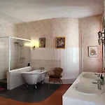 Les Volets Bleus 3* Sallèles-dʼAude