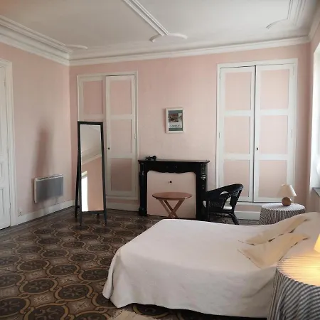 Les Volets Bleus Sallèles-dʼAude