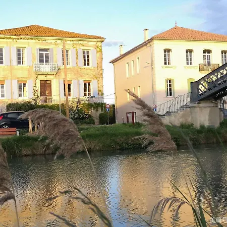 Couette-café Les Volets Bleus 3*