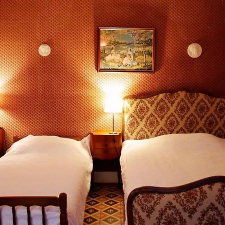 Les Volets Bleus Bed & Breakfast