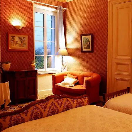 Les Volets Bleus Bed & Breakfast