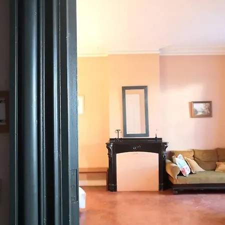 Les Volets Bleus Bed & Breakfast Salleles-d'Aude