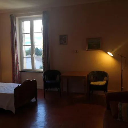 Les Volets Bleus Bed & Breakfast Salleles-d'Aude