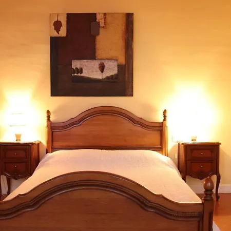 Les Volets Bleus Bed & Breakfast