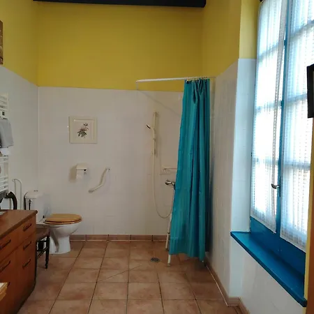 Les Volets Bleus Bed & Breakfast 3*