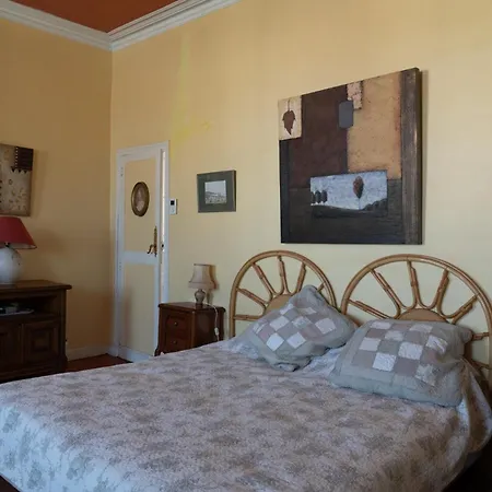 Les Volets Bleus Bed & Breakfast 3*