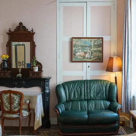 Les Volets Bleus Bed & Breakfast 3*