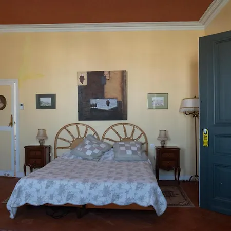 Couette-café Les Volets Bleus 3*