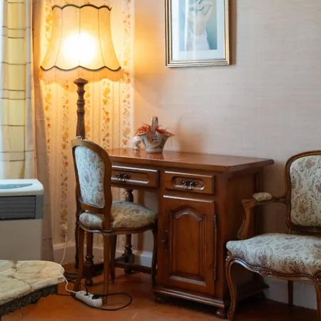 Les Volets Bleus 3* Sallèles-dʼAude