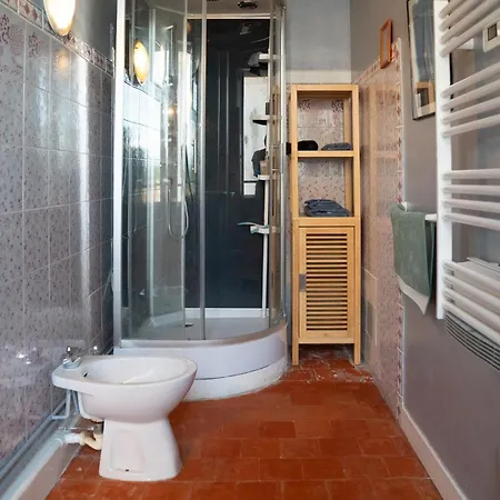 Les Volets Bleus Bed & Breakfast 3*