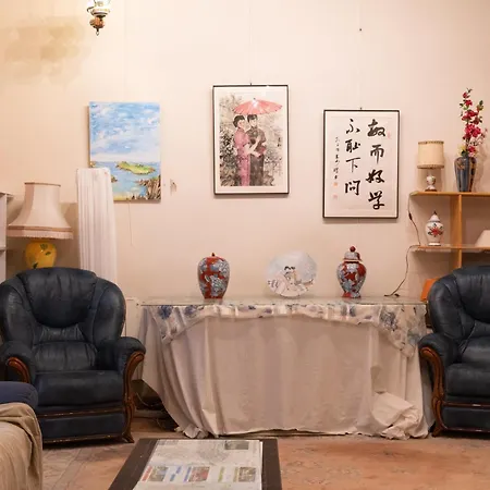 Couette-café Les Volets Bleus 3*