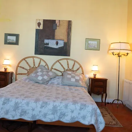 Les Volets Bleus Bed & Breakfast 3*