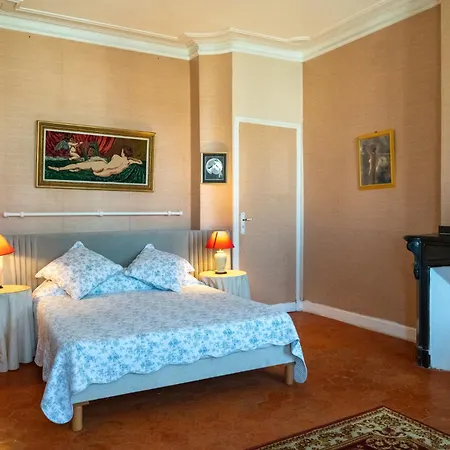 Bed & Breakfast Les Volets Bleus 3*