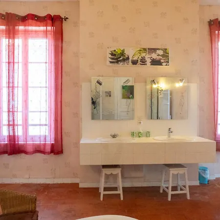 Les Volets Bleus Sallèles-dʼAude