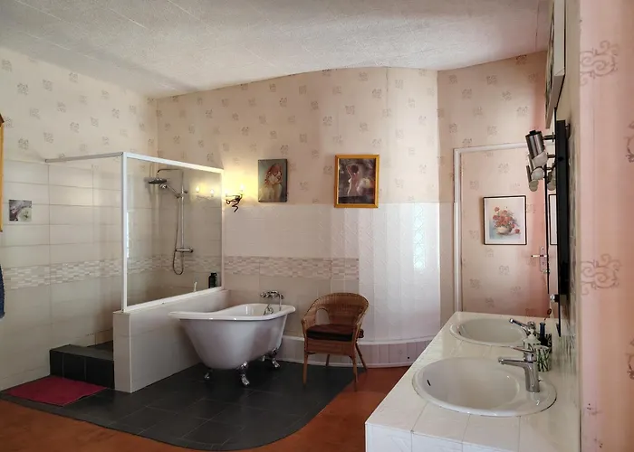 Les Volets Bleus 3* Sallèles-dʼAude