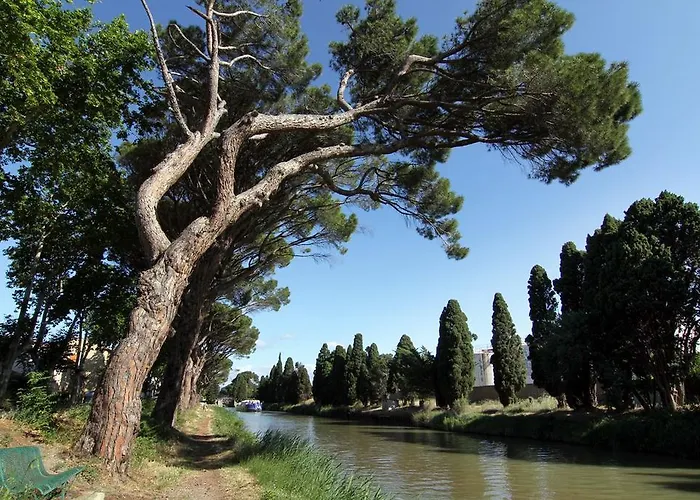 Les Volets Bleus Sallèles-dʼAude